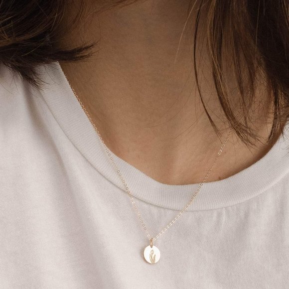 Tulip July Birth Flower Minimalist Charm Necklace - Picture 3 of 16